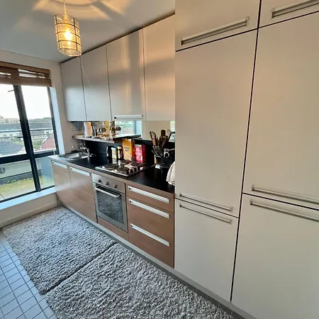 Δωμάτια σε οικογενειακή κατοικία Exclusive King-size Bed Comfort With Serene Garden View