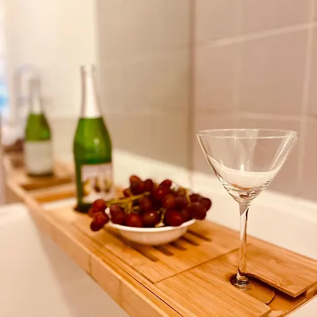 Exclusive King-size Bed Comfort With Serene Garden View * Dublin