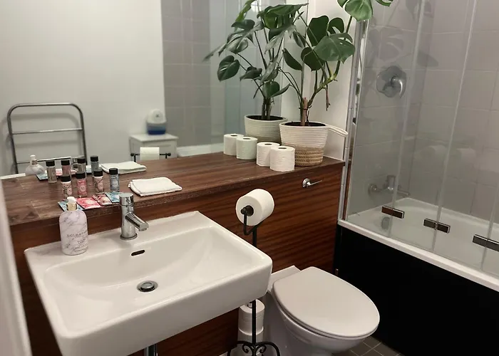 Exclusive King-size Bed Comfort With Serene Garden View Quarto em Acomodações Particulares