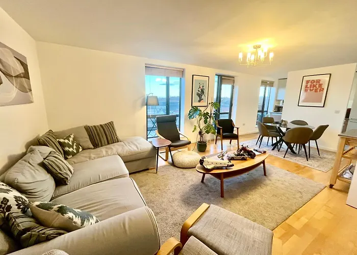 Quarto em Acomodações Particulares Exclusive King-size Bed Comfort With Serene Garden View *