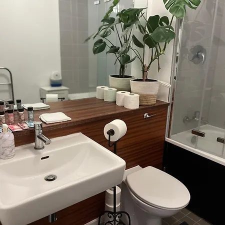 Exclusive King-size Bed Comfort With Serene Garden View Homestay