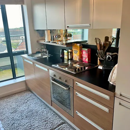 Homestay Exclusive King-size Bed Comfort With Serene Garden View *