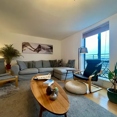 Exclusive King-size Bed Comfort With Serene Garden View Homestay