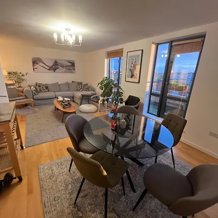 בית אירוח Exclusive King-size Bed Comfort With Serene Garden View