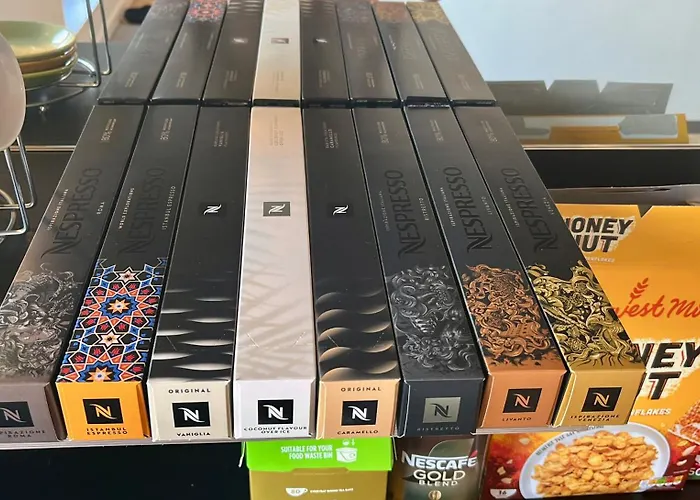 Quarto em Acomodações Particulares Exclusive King-size Bed Comfort With Serene Garden View *