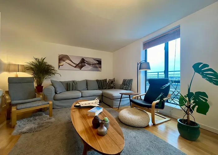 Exclusive King-size Bed Comfort With Serene Garden View Kwatera prywatna