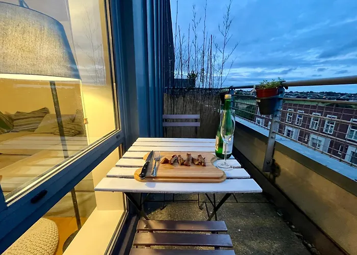 Exclusive King-size Bed Comfort With Serene Garden View Dublin