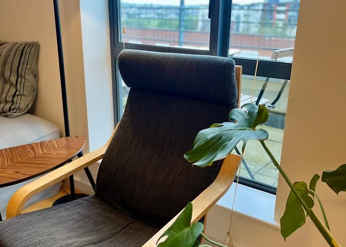 Exclusive King-size Bed Comfort With Serene Garden View Quarto em Acomodações Particulares Dublin