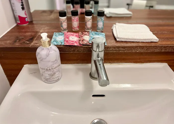 Kwatera prywatna Exclusive King-size Bed Comfort With Serene Garden View *